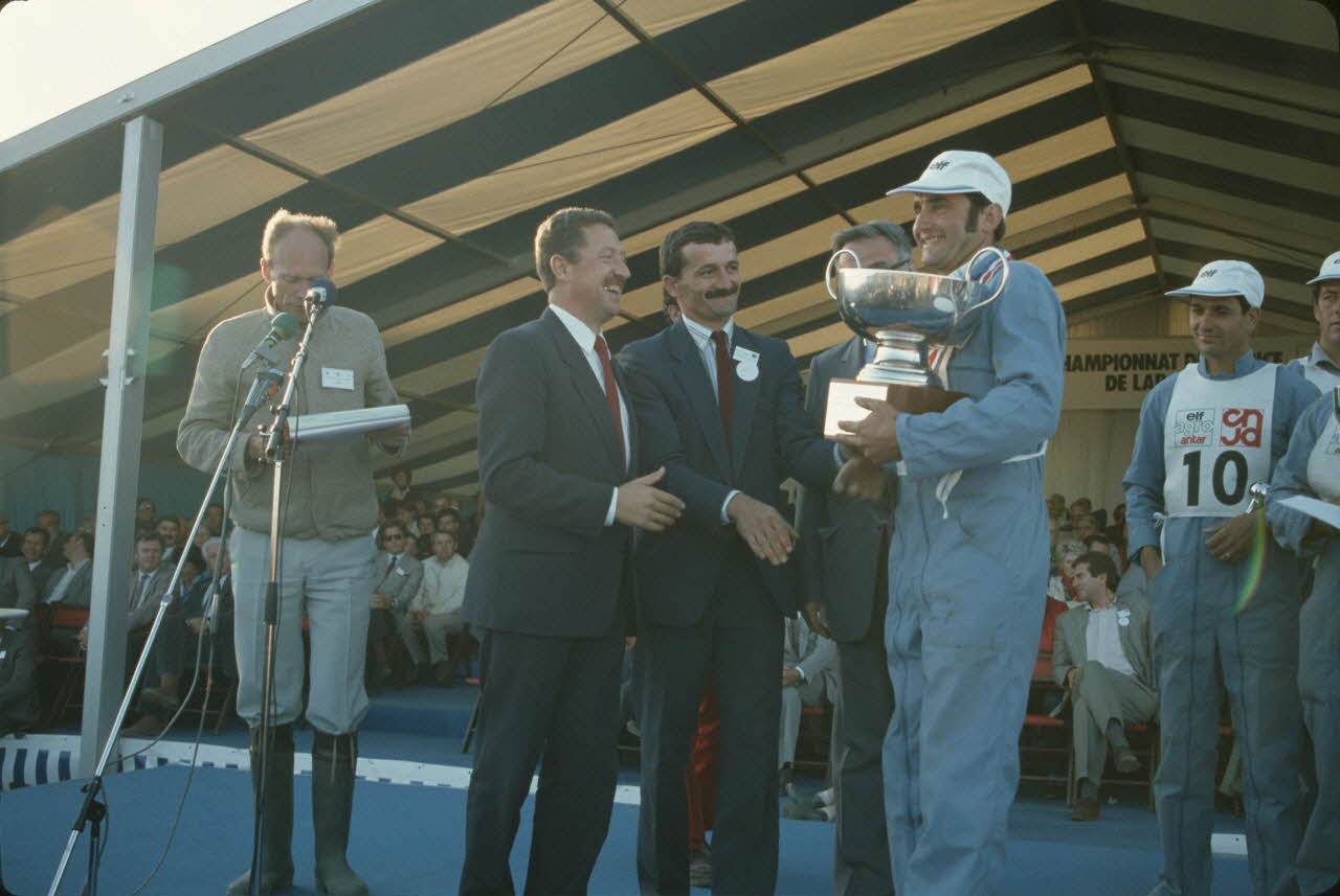 Frédéric Duchesne photographie MNATP. Enquête sur la finale des 32è Championnats de France de labours conduite par Frédéric Duchesne à Boves en Picardie (septembre 1985) Picardie, France 1985/9/14-1985/9/15 Ph.1986.87.444 Photo