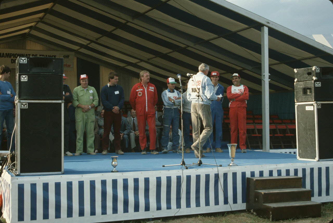 Frédéric Duchesne photographie MNATP. Enquête sur la finale des 32è Championnats de France de labours conduite par Frédéric Duchesne à Boves en Picardie (septembre 1985) Picardie, France 1985/9/14-1985/9/15 Ph.1986.87.446 Photo