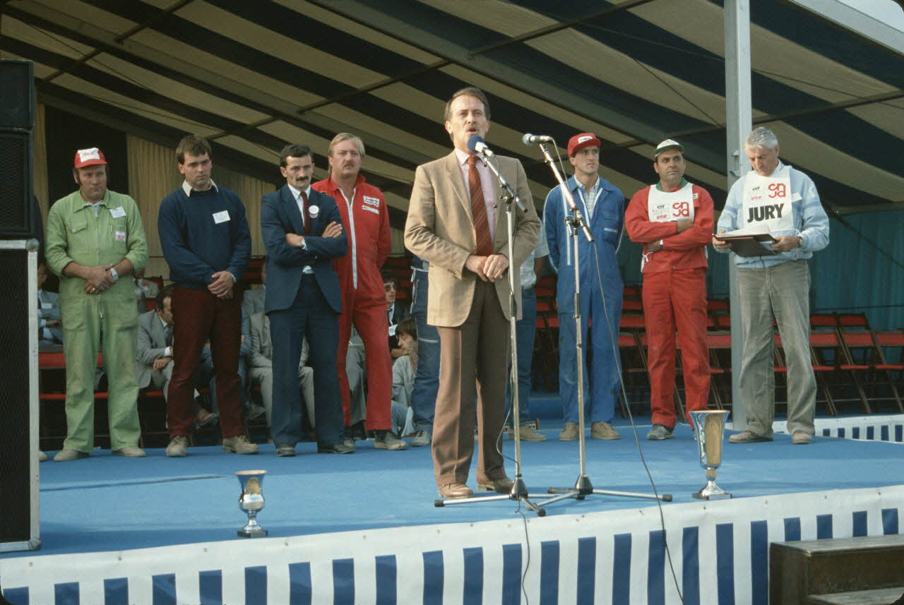 Frédéric Duchesne photographie MNATP. Enquête sur la finale des 32è Championnats de France de labours conduite par Frédéric Duchesne à Boves en Picardie (septembre 1985) Picardie, France 1985/9/14-1985/9/15 Ph.1986.87.448 Photo