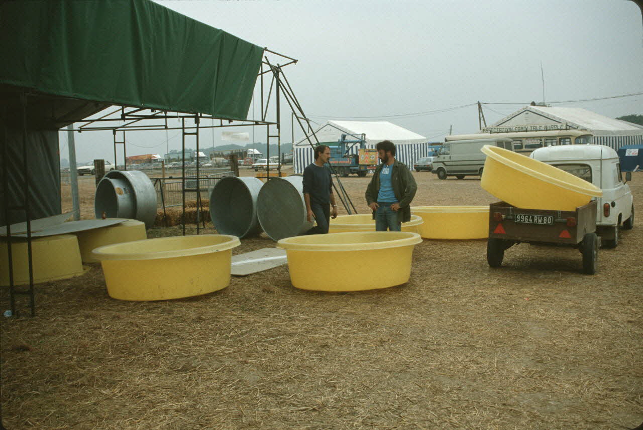 Frédéric Duchesne photographie MNATP. Enquête sur la finale des 32è Championnats de France de labours conduite par Frédéric Duchesne à Boves en Picardie (septembre 1985) Picardie, France 1985/9/13 Ph.1986.87.48 Photo