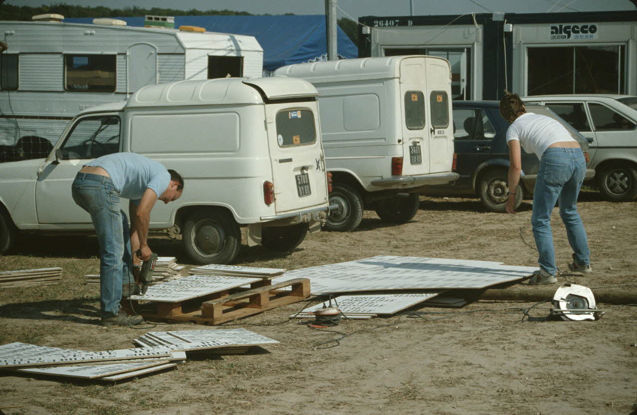 Frédéric Duchesne photographie MNATP. Enquête sur la finale des 32è Championnats de France de labours conduite par Frédéric Duchesne à Boves en Picardie (septembre 1985) Picardie, France 1985/9/13 Ph.1986.87.60  Photo