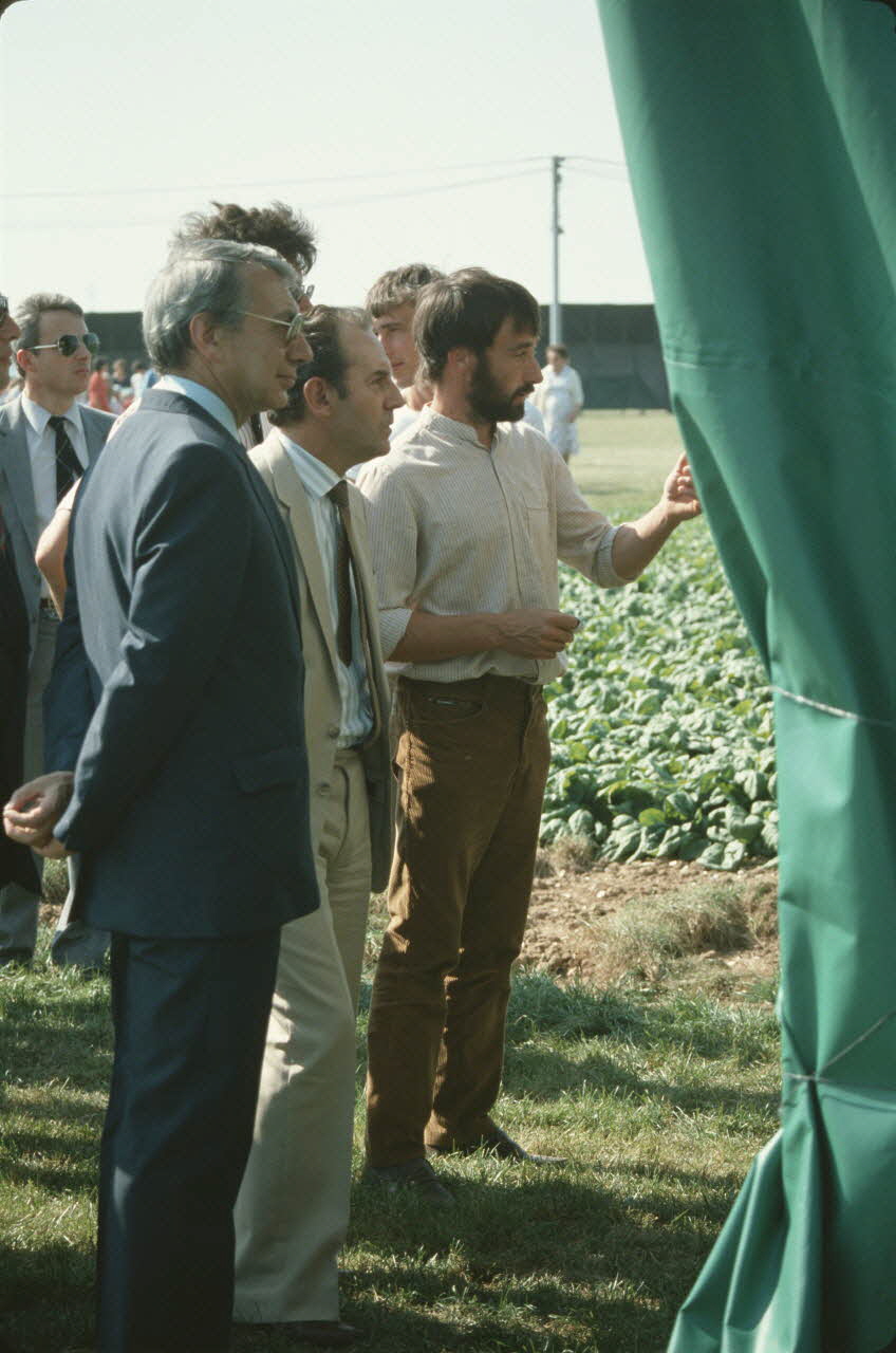 Frédéric Duchesne photographie MNATP. Enquête sur la finale des 32è Championnats de France de labours conduite par Frédéric Duchesne à Boves en Picardie (septembre 1985) Picardie, France 1985/9/12 Ph.1986.87.68 Photo