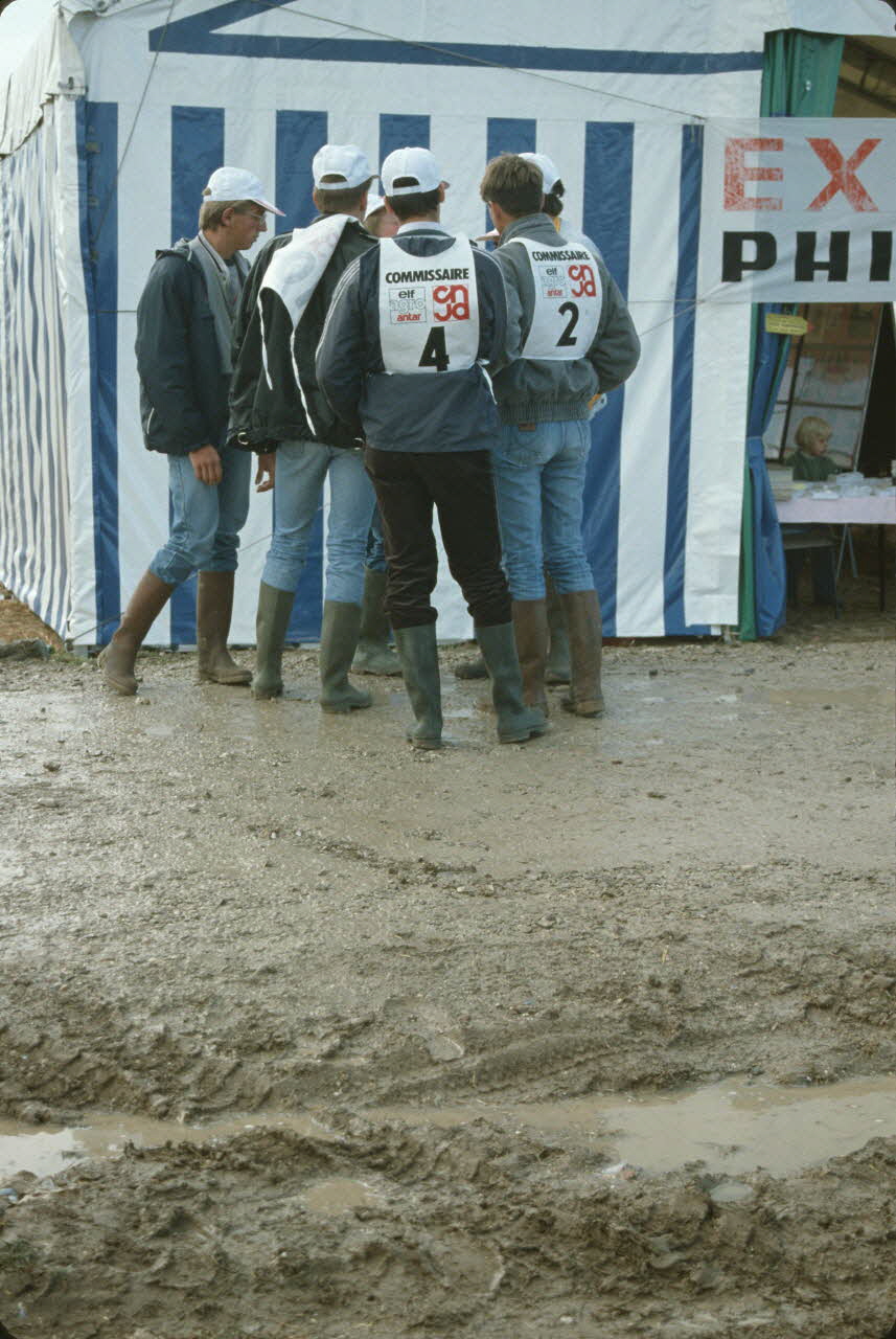 Frédéric Duchesne photographie MNATP. Enquête sur la finale des 32è Championnats de France de labours conduite par Frédéric Duchesne à Boves en Picardie (septembre 1985) Picardie, France 1985/9/14 Ph.1986.87.7  Photo