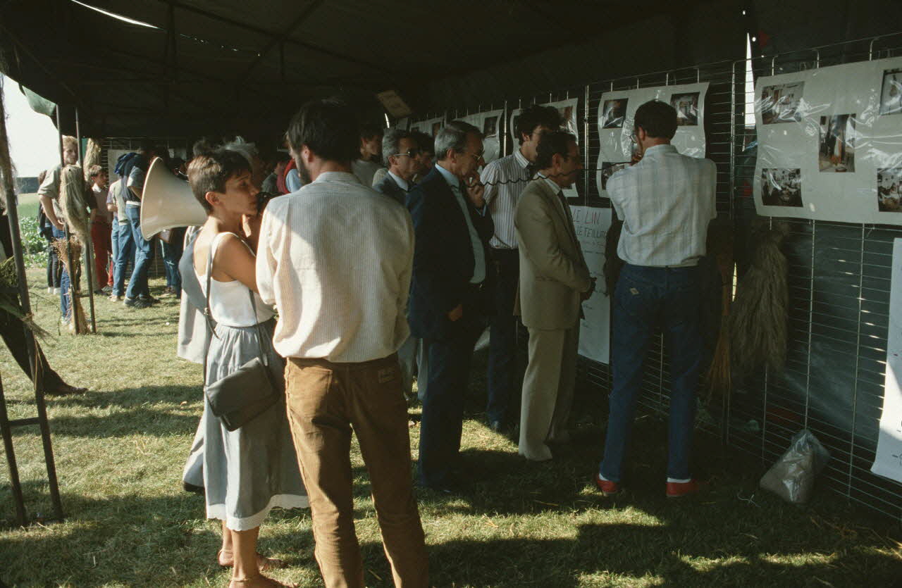 Frédéric Duchesne photographie MNATP. Enquête sur la finale des 32è Championnats de France de labours conduite par Frédéric Duchesne à Boves en Picardie (septembre 1985) Picardie, France 1985/9/12 Ph.1986.87.73 Photo