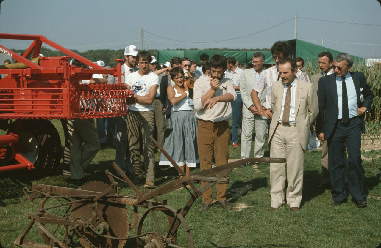 Frédéric Duchesne photographie MNATP. Enquête sur la finale des 32è Championnats de France de labours conduite par Frédéric Duchesne à Boves en Picardie (septembre 1985) Picardie, France 1985/9/12 Ph.1986.87.74 Photo