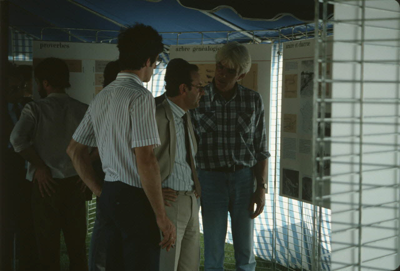 Frédéric Duchesne photographie MNATP. Enquête sur la finale des 32è Championnats de France de labours conduite par Frédéric Duchesne à Boves en Picardie (septembre 1985) Picardie, France 1985/9/12 Ph.1986.87.79 Photo