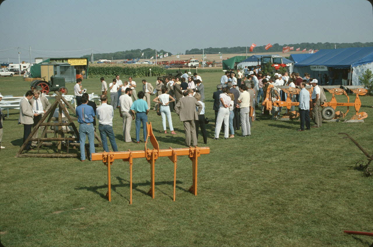Frédéric Duchesne photographie MNATP. Enquête sur la finale des 32è Championnats de France de labours conduite par Frédéric Duchesne à Boves en Picardie (septembre 1985) Picardie, France 1985/9/12 Ph.1986.87.83 Photo