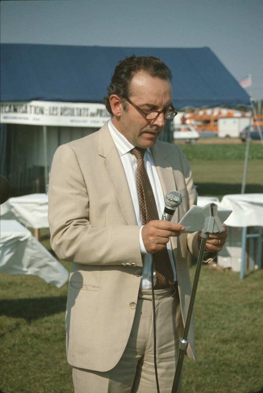 Frédéric Duchesne photographie MNATP. Enquête sur la finale des 32è Championnats de France de labours conduite par Frédéric Duchesne à Boves en Picardie (septembre 1985) Picardie, France 1985/9/12 Ph.1986.87.84 Photo