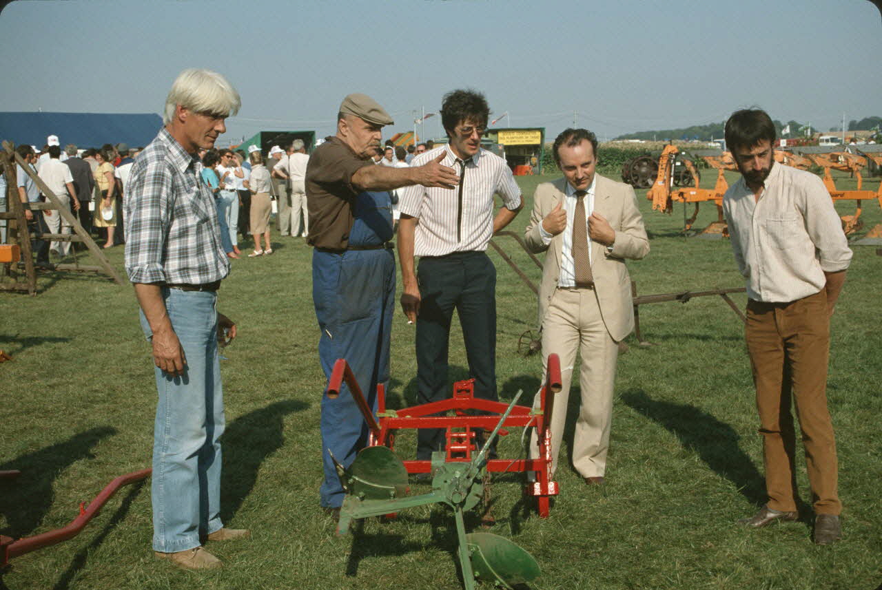 Frédéric Duchesne photographie MNATP. Enquête sur la finale des 32è Championnats de France de labours conduite par Frédéric Duchesne à Boves en Picardie (septembre 1985) Picardie, France 1985/9/12 Ph.1986.87.89 Photo