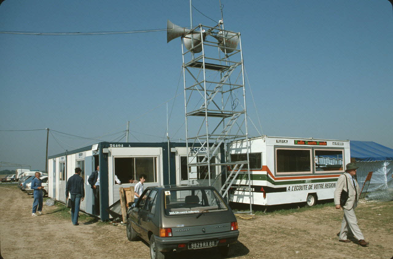 Frédéric Duchesne photographie MNATP. Enquête sur la finale des 32è Championnats de France de labours conduite par Frédéric Duchesne à Boves en Picardie (septembre 1985) Picardie, France 1985/9/13 Ph.1986.87.9 Photo