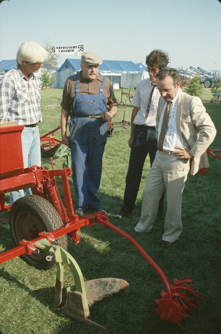 Frédéric Duchesne photographie MNATP. Enquête sur la finale des 32è Championnats de France de labours conduite par Frédéric Duchesne à Boves en Picardie (septembre 1985) Picardie, France 1985/9/12 Ph.1986.87.90 Photo