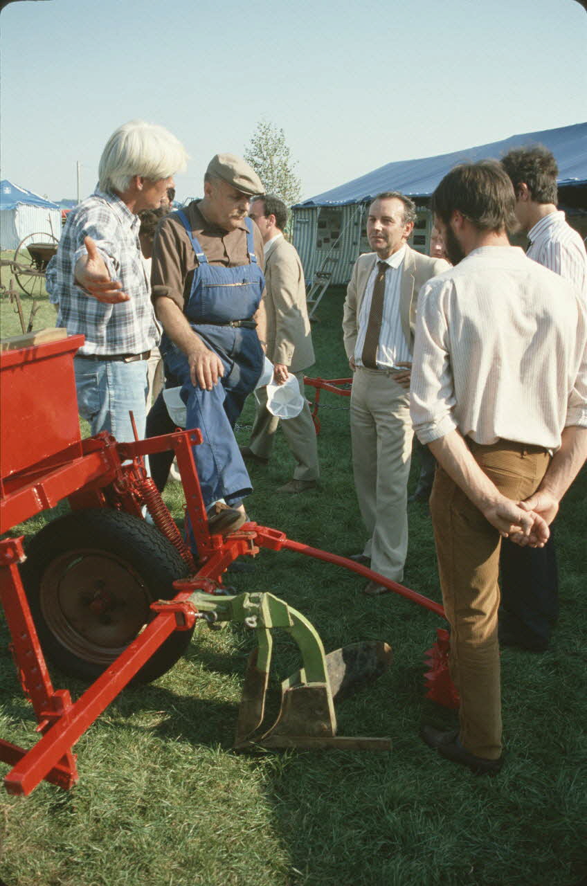 Frédéric Duchesne photographie MNATP. Enquête sur la finale des 32è Championnats de France de labours conduite par Frédéric Duchesne à Boves en Picardie (septembre 1985) Picardie, France 1985/9/12 Ph.1986.87.91 Photo