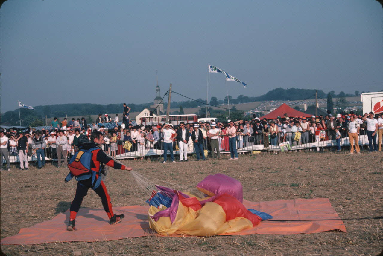 Jean Cuisenier photographie Enquête conduite par Jean Cuisenier en Bretagne lors du Championnat de Labour (19 au 21 septembre 1986) Bretagne, France 1986/9/19 Ph.1986.97.132 Photo