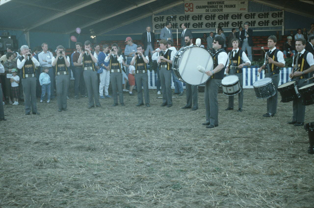 Jean Cuisenier photographie Enquête conduite par Jean Cuisenier en Bretagne lors du Championnat de Labour (19 au 21 septembre 1986) Bretagne, France 1986/9/19 Ph.1986.97.83 Photo