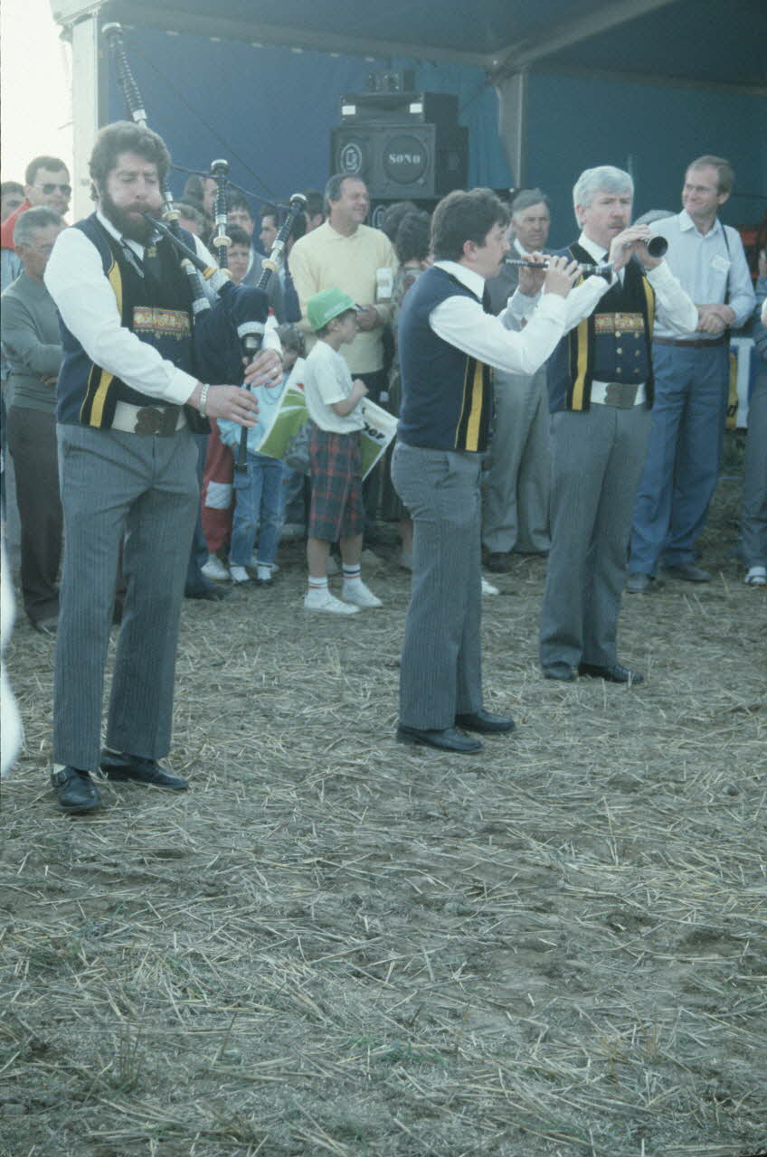 Jean Cuisenier photographie Enquête conduite par Jean Cuisenier en Bretagne lors du Championnat de Labour (19 au 21 septembre 1986) Bretagne, France 1986/9/19 Ph.1986.97.85 Photo