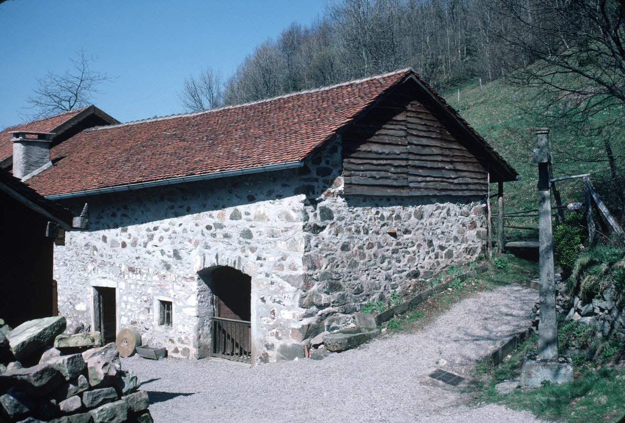 André Pelle photographie Enquête conduite par Jean Cuisenier au musée de plein air de Château-Lambert lors du congrès AFMA (printemps 1987) Franche-Comté, France 1987 Ph.1987.51.17 Photo