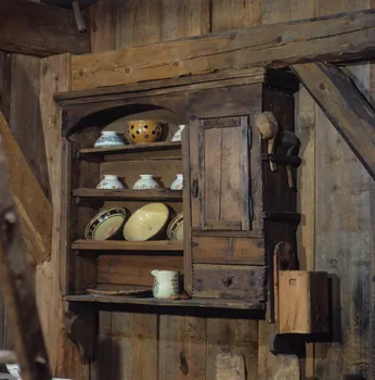 photographie MuCEM (Paris). Galerie culturelle. Section "un hameau du Faucigny, le Mont, en Haute-Savoie". Dans un chalet d'alpage en Savoie vers 1909 Ph.1989.63.3  Photo