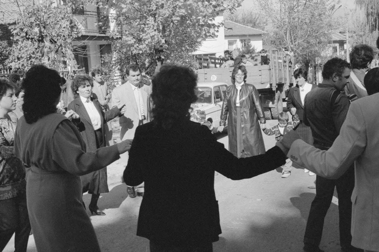 Jean Cuisenier photographie Enquête conduite par Jean Cuisenier en Bulgarie (du 16 au 30 octobre 1990) Province de Blagoevgrad, Bulgarie 1990/10/16 Ph.1990.45.4 Photo