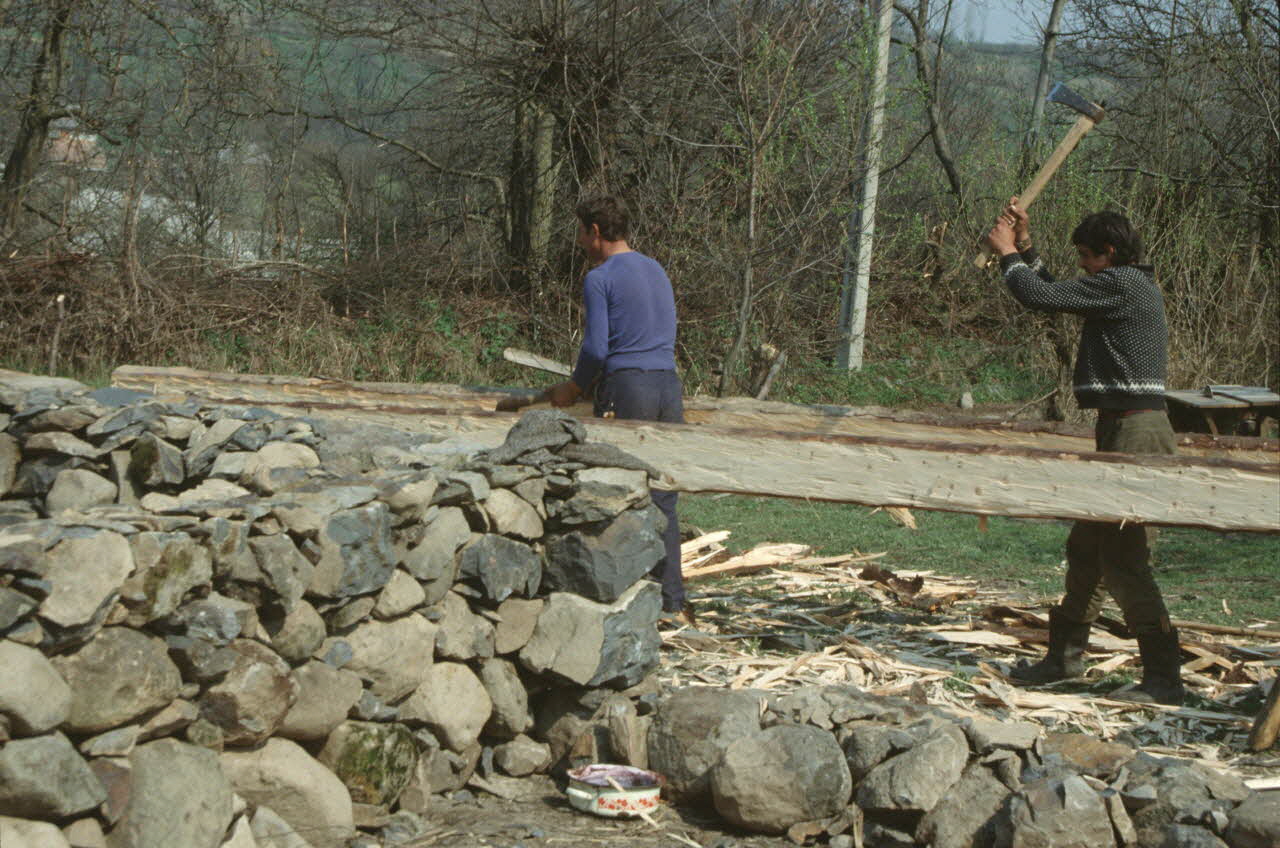 Jean Cuisenier photographie MNATP. Enquête conduite par Jean Cuisenier en Roumanie (avril 1991) Marmatie, Roumanie 1991/4/1 Ph.1991.105.129 Photo