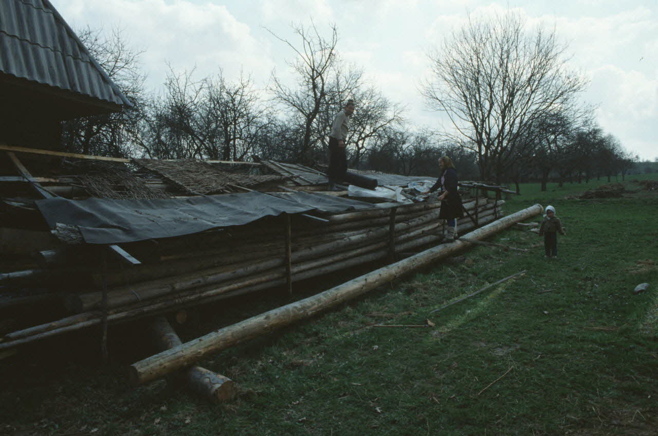 Jean Cuisenier photographie MNATP. Enquête conduite par Jean Cuisenier en Roumanie (avril 1991) Marmatie, Roumanie 1991/4/1 Ph.1991.105.139 Photo
