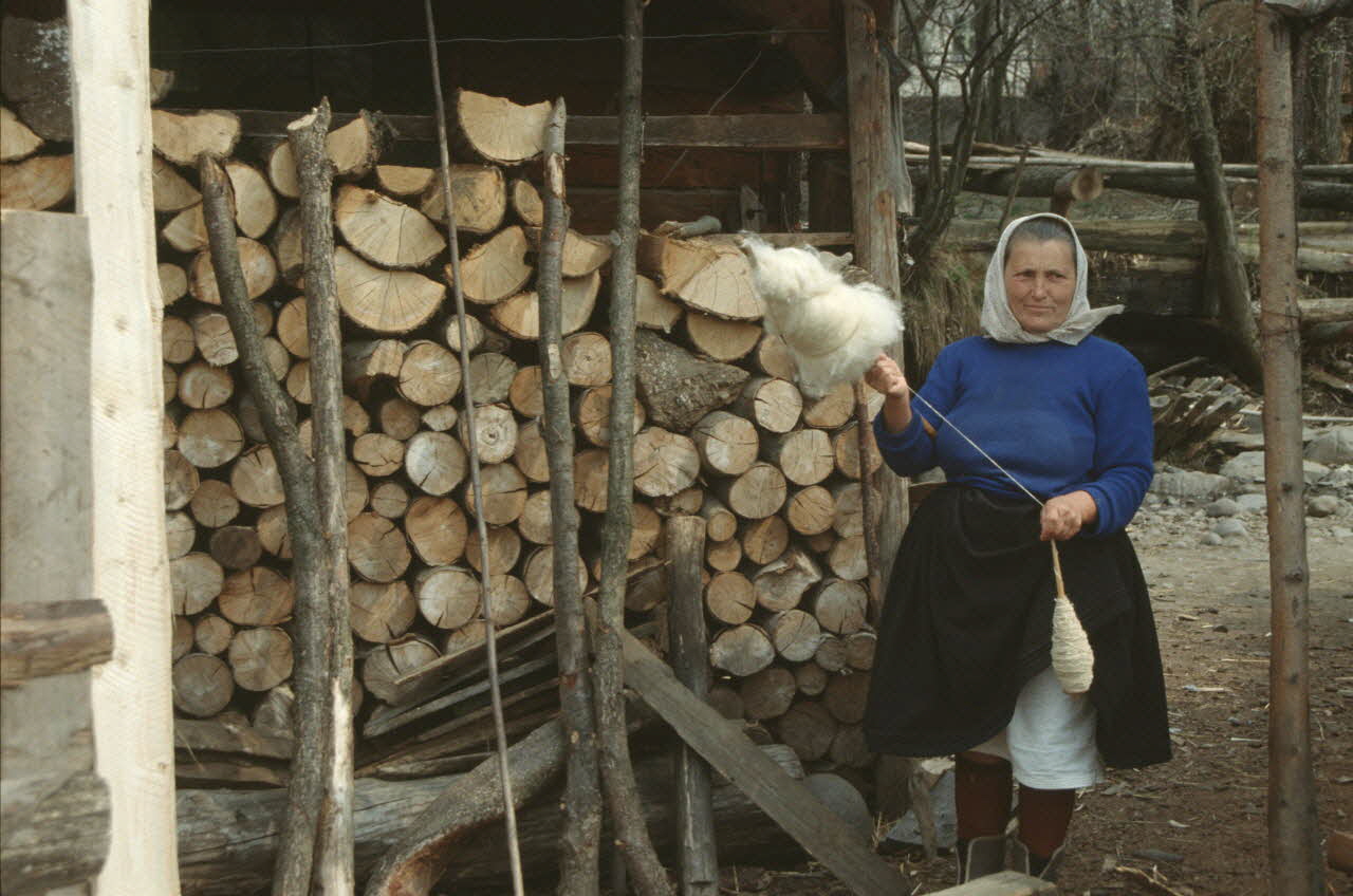 Jean Cuisenier photographie MNATP. Enquête conduite par Jean Cuisenier en Roumanie (avril 1991) Marmatie, Roumanie 1991/4/1 Ph.1991.105.154 Photo