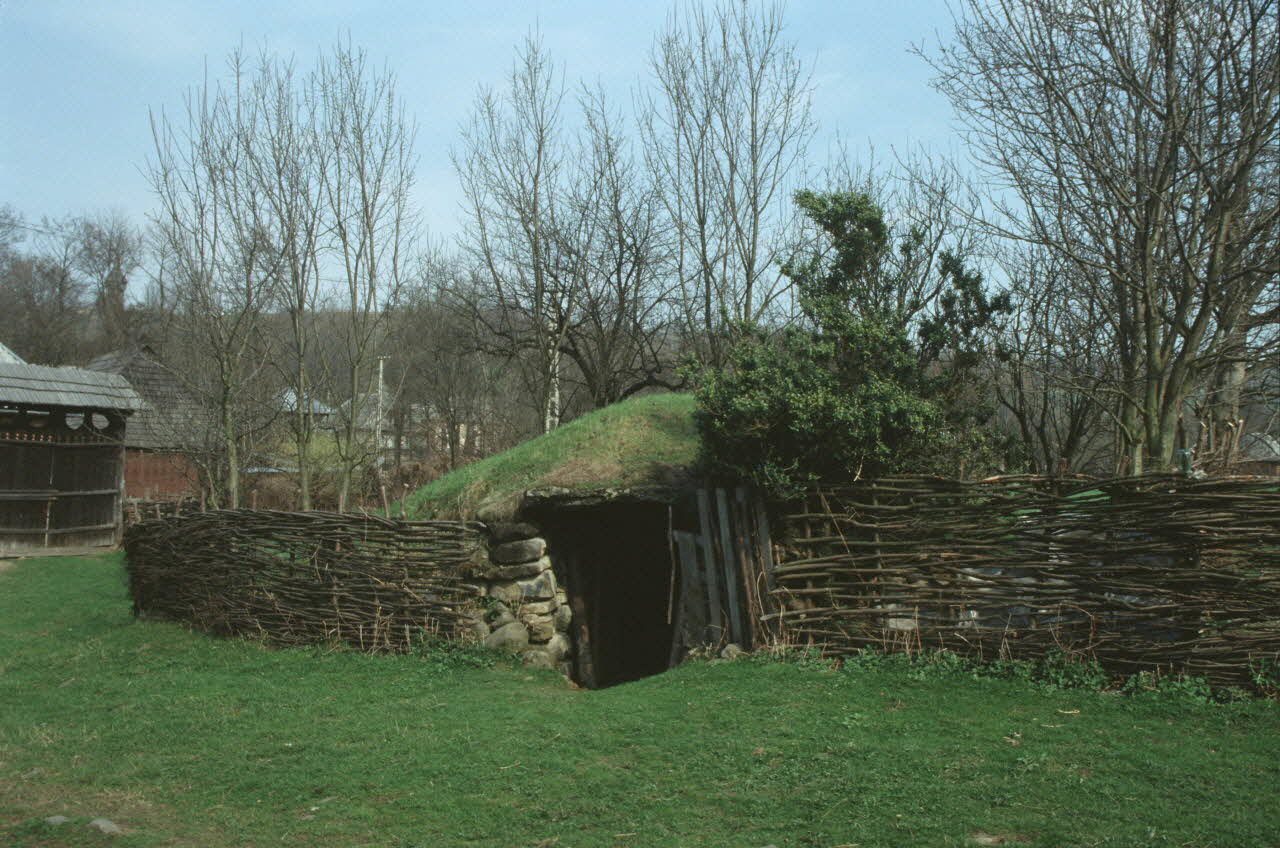 Jean Cuisenier photographie MNATP. Enquête conduite par Jean Cuisenier en Roumanie (avril 1991) Marmatie, Roumanie 1991/4/1 Ph.1991.105.178 Photo