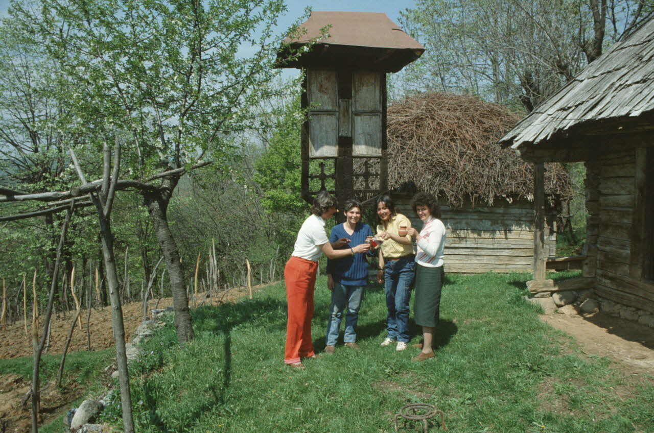 Jean Cuisenier photographie MNATP. Enquête conduite par Jean Cuisenier en Roumanie (avril 1991) Olténie, Roumanie 1991/4/1 Ph.1991.105.35 Photo