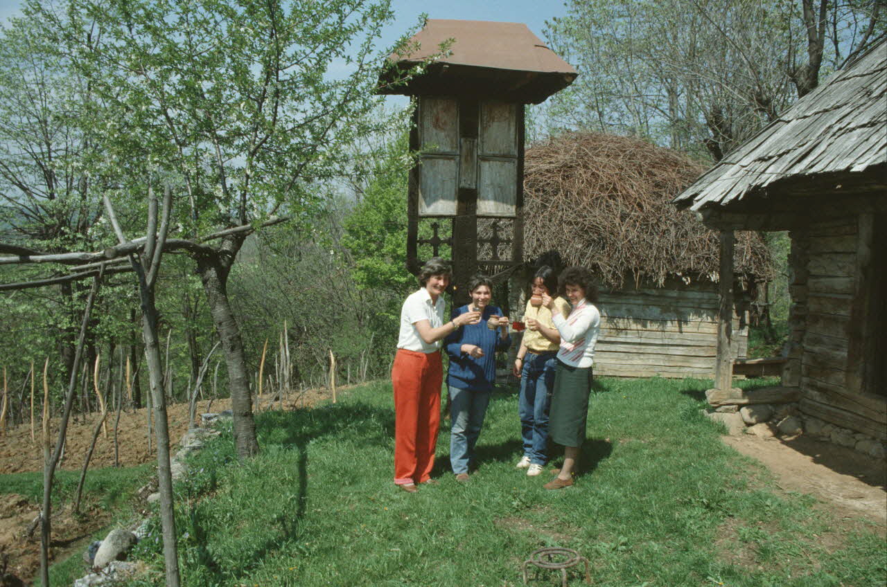 Jean Cuisenier photographie MNATP. Enquête conduite par Jean Cuisenier en Roumanie (avril 1991) Olténie, Roumanie 1991/4/1 Ph.1991.105.36 Photo