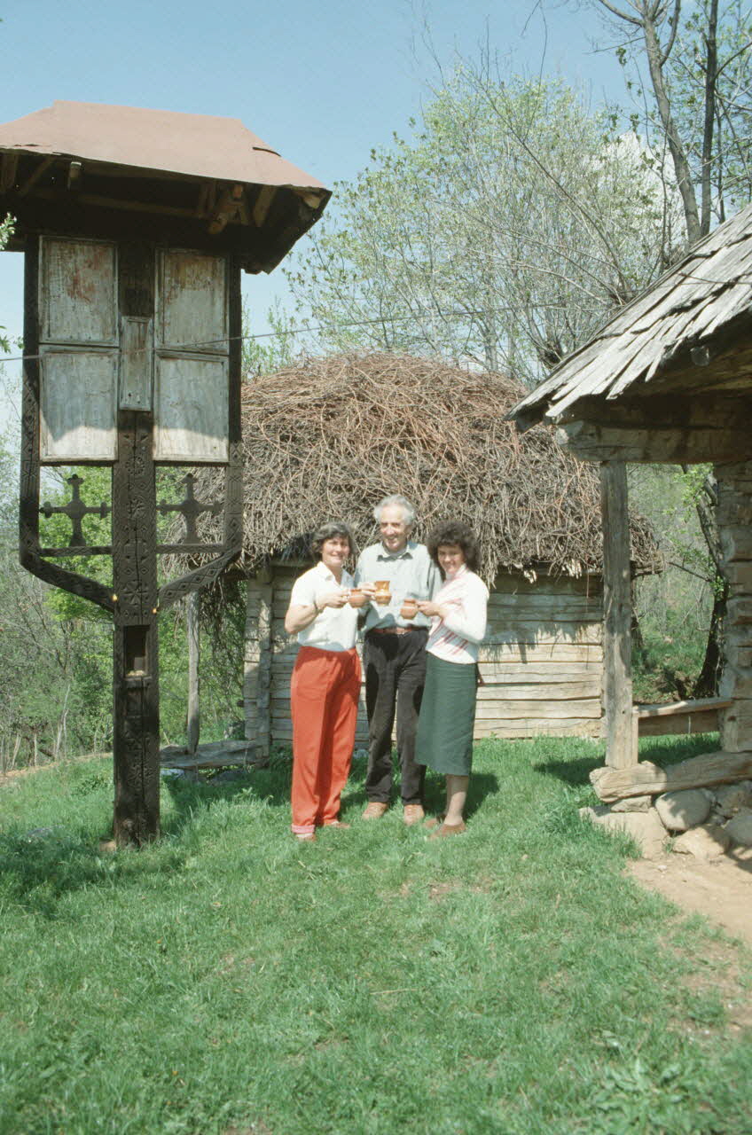 Anonyme photographie MNATP. Enquête conduite par Jean Cuisenier en Roumanie (avril 1991) Olténie, Roumanie 1991/4/1 Ph.1991.105.38 Photo