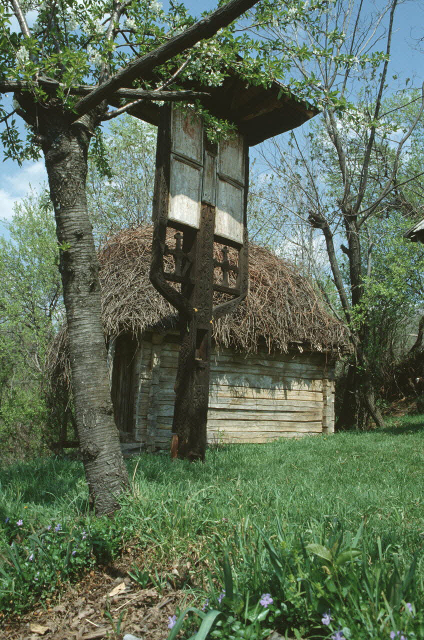 Jean Cuisenier photographie MNATP. Enquête conduite par Jean Cuisenier en Roumanie (avril 1991) Olténie, Roumanie 1991/4/1 Ph.1991.105.42 Photo