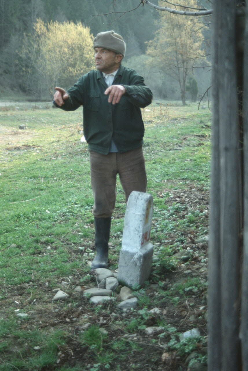 Jean Cuisenier photographie MNATP. Enquête conduite par Jean Cuisenier en Roumanie (avril 1991) Moldavie 1991/4/1 Ph.1991.105.67 Photo