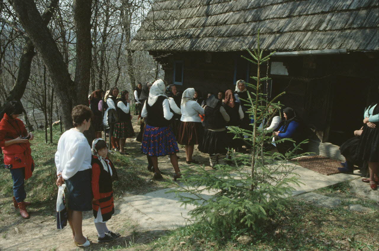 Jean Cuisenier photographie MNATP. Enquête conduite par Jean Cuisenier en Roumanie (avril 1991) Roumanie 1991/4/1 Ph.1991.105.95 Photo