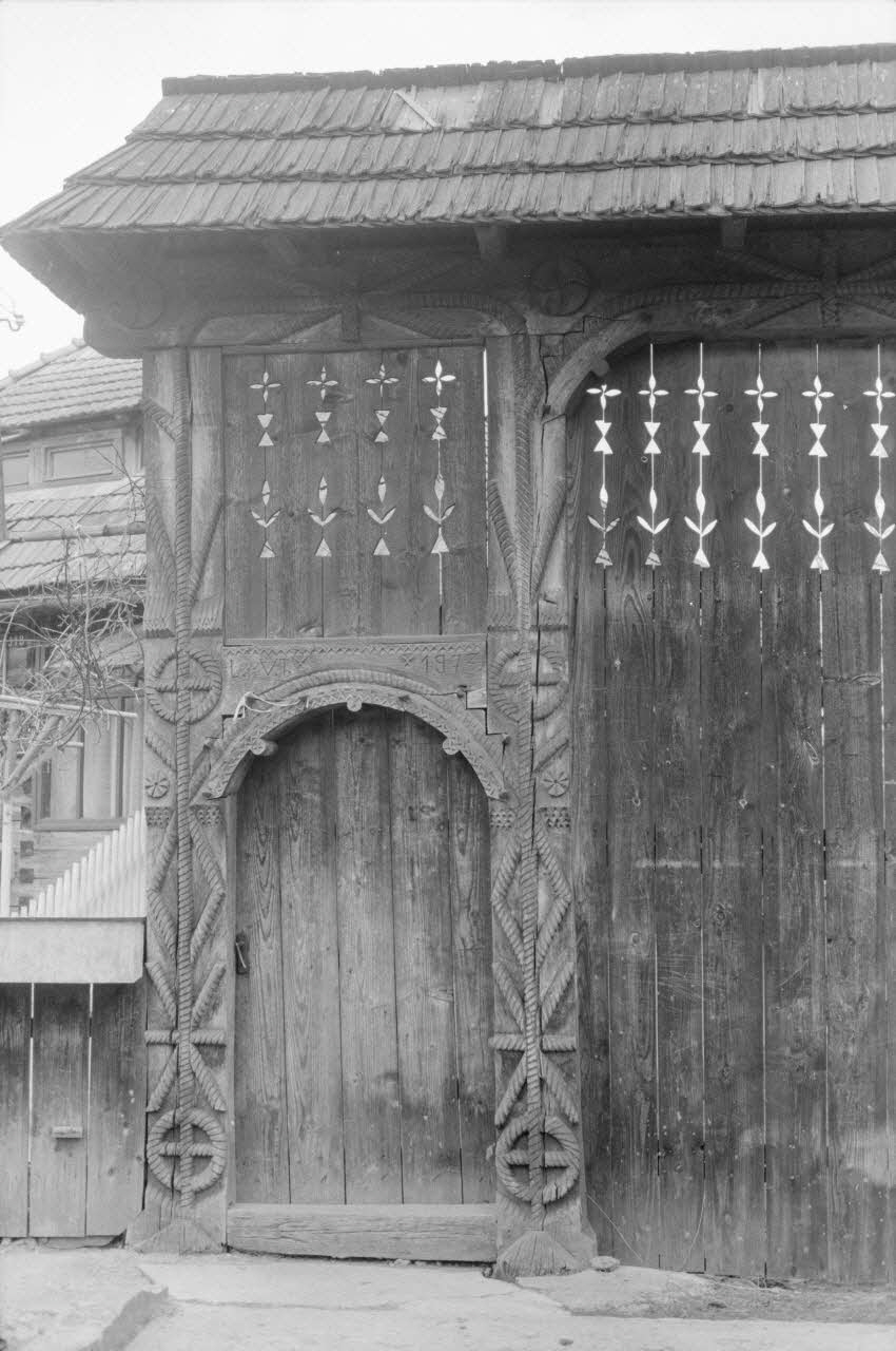 Jean Cuisenier photographie Enquête conduite par Jean Cuisenier en Roumanie (avril 1991) Marmatie, Roumanie 1991/4/1 Ph.1991.113.32 Photo