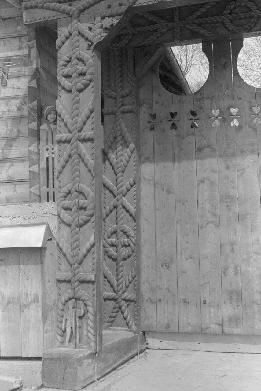 Jean Cuisenier photographie Enquête conduite par Jean Cuisenier en Roumanie (avril 1991) Marmatie, Roumanie 1991/4/1 Ph.1991.113.44 Photo