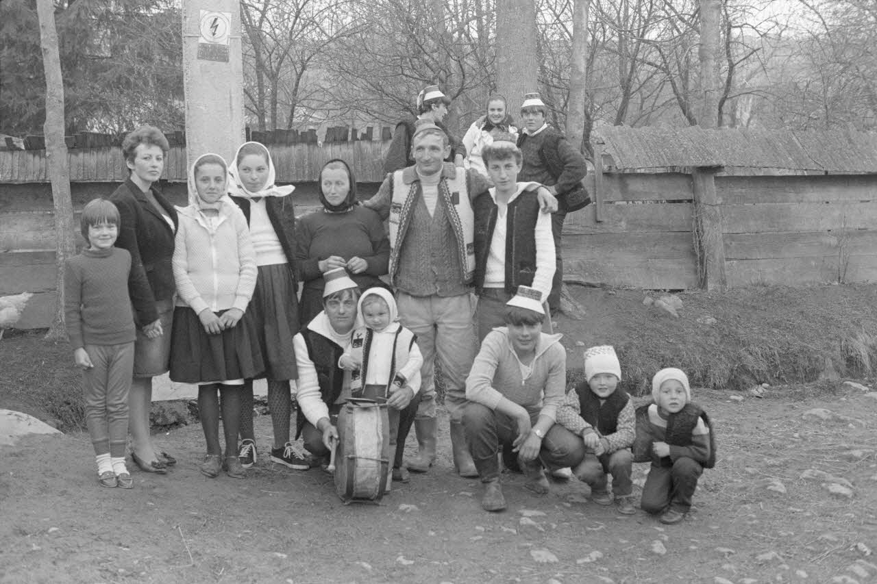 Jean Cuisenier photographie Enquête conduite par Jean Cuisenier en Roumanie (avril 1991) Marmatie, Roumanie 1991/4/1 Ph.1991.113.66 Photo