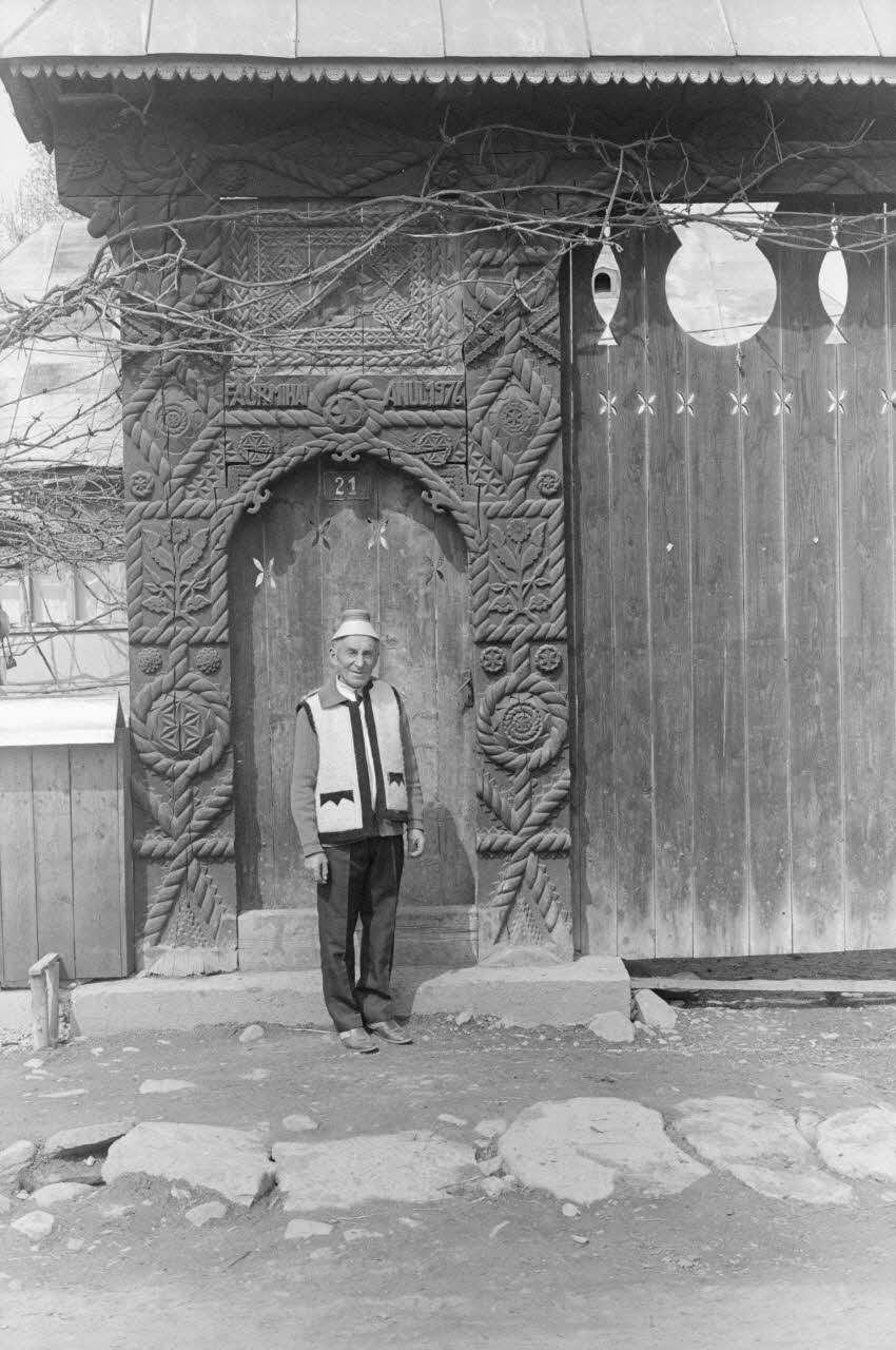 Jean Cuisenier photographie Enquête conduite par Jean Cuisenier en Roumanie (avril 1991) Marmatie, Roumanie 1991/4/1 Ph.1991.113.83 Photo Mucem / Jean Cuisenier