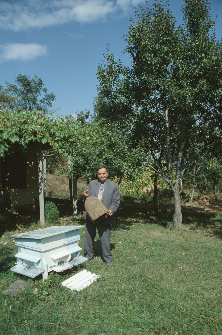 Jean Cuisenier photographie Enquête conduite par Jean Cuisenier en Bulgarie (du 1er au 17 octobre 1991) Province de Blagoevgrad, Bulgarie 1991/10/1 Ph.1991.146.78 Photo