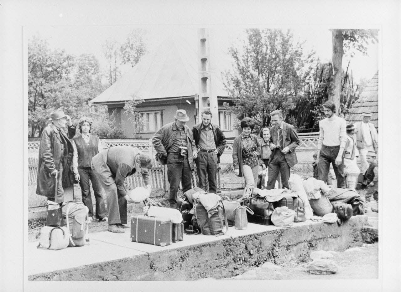 Sonia Maubert photographie Séminaire de Martine Jaoul du 3 mars 1993 sur les plumes, présenté par Francine Fourmaux et Nelly Saunier de l'école Octave Feuillet Marmatie, Roumanie 1993 Ph.1993.18.12 Photo