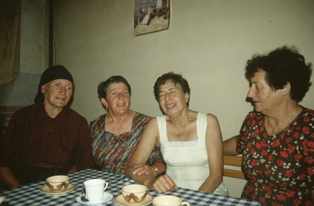 Hervé Jézéquel photographie Savigny-le-Temple :  Exposition. jougs, contre-jougs (novembre 1993 - mars 1994) Franche-Comté, France 1994 Ph.1994.79.35 Photo