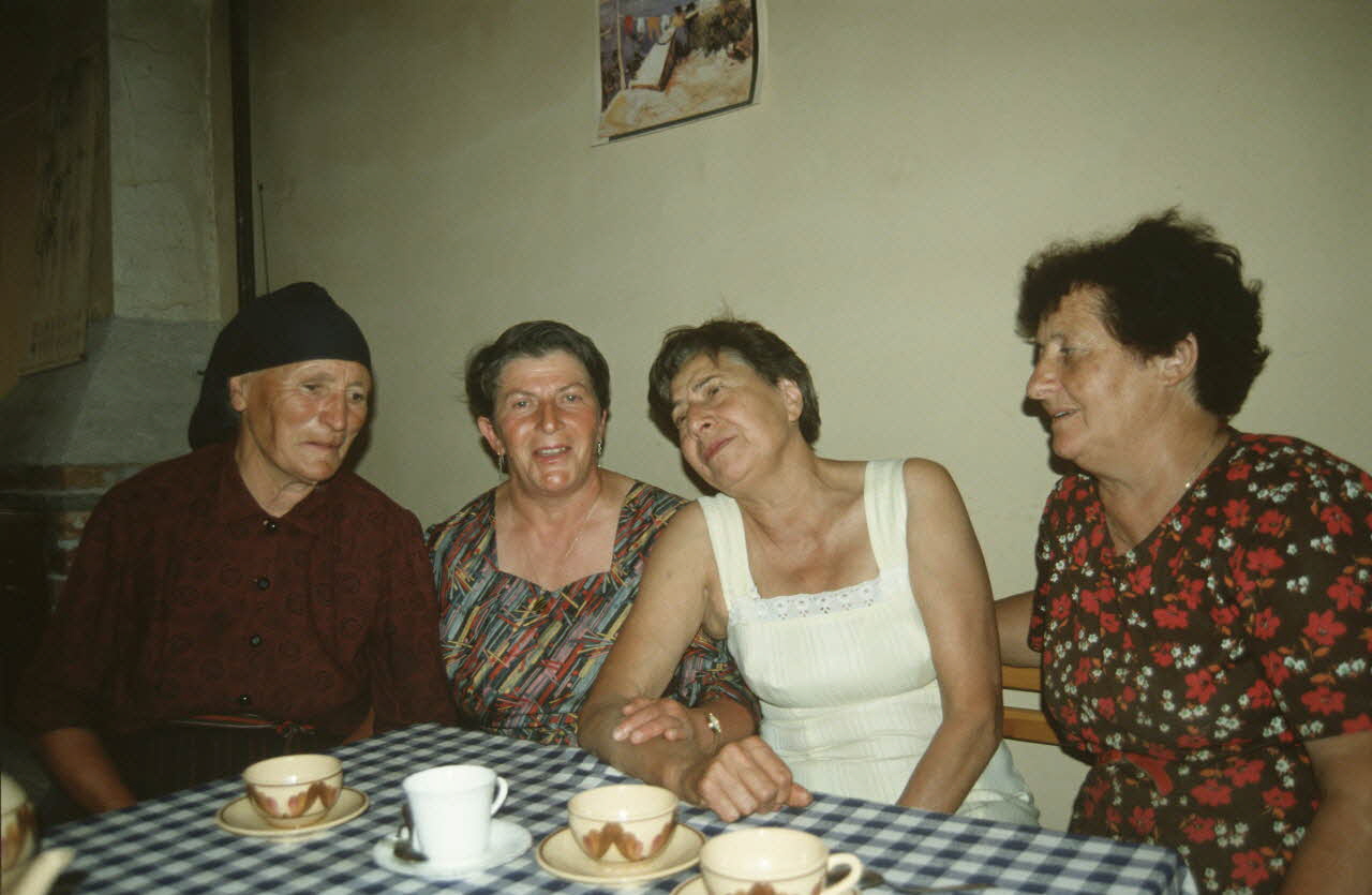 Hervé Jézéquel photographie Savigny-le-Temple :  Exposition. jougs, contre-jougs (novembre 1993 - mars 1994) Alsace, France 1994 Ph.1994.79.36 Photo