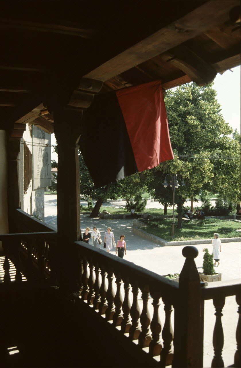 Hervé Jézéquel photographie Savigny-le-Temple :  Exposition. jougs, contre-jougs (novembre 1993 - mars 1994) Franche-Comté, France 1994 Ph.1994.79.41 Photo