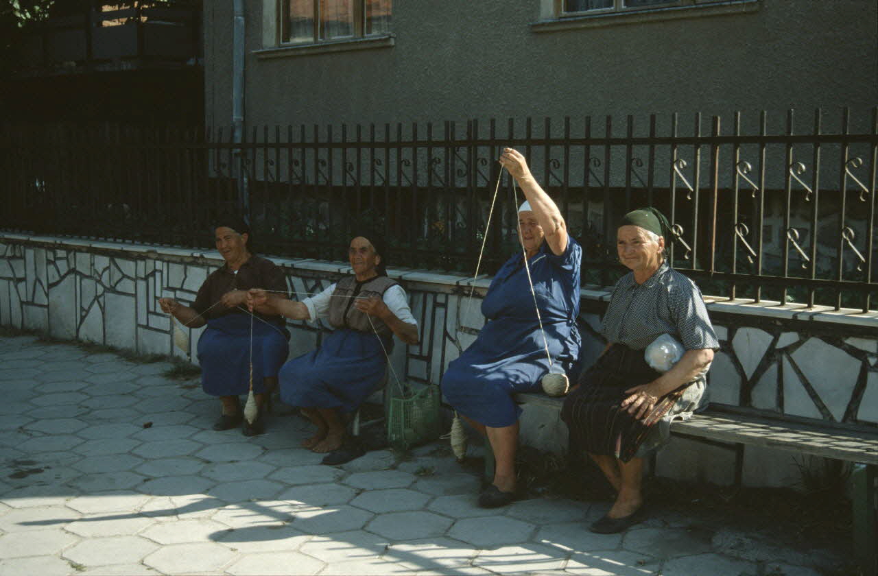 Hervé Jézéquel photographie Savigny-le-Temple :  Exposition. jougs, contre-jougs (novembre 1993 - mars 1994) Rhône-Alpes, France 1994 Ph.1994.79.57 Photo