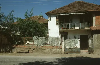 Hervé Jézéquel photographie Enquête conduite par Jean Cuisenier en Macédoine Ile-de-France, France 1994/7/21 Ph.1994.83.22 Photo