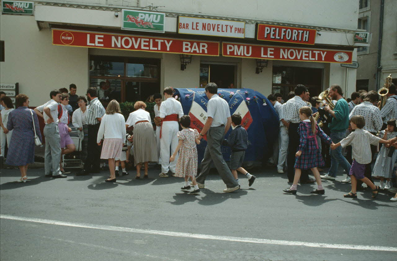 André Pelle photographie MNATP. Enquête conduite par Marie-France Gueusquin en Provence (1992-2000) Languedoc-Roussillon, France 1991/5/1 Ph.1995.40.37 Photo