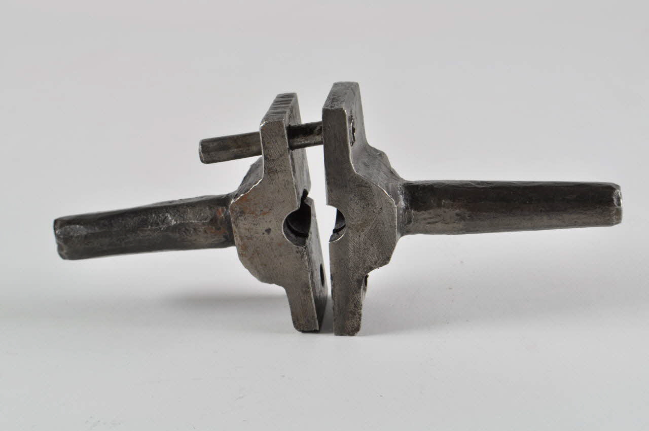 FONDOIR A BALLES 1964.83.293.1-2 Photo Mucem