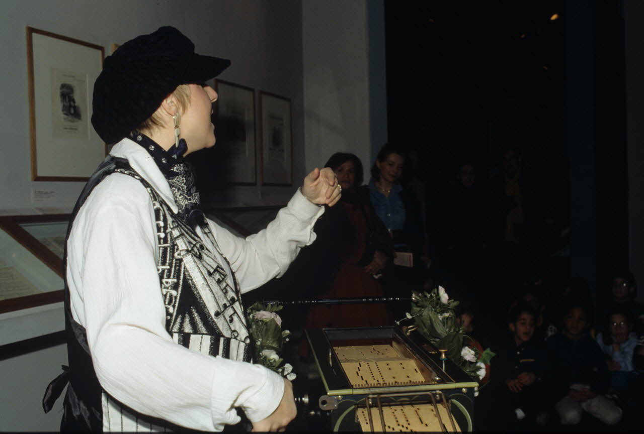 photographie MNATP. Exposition. Musiciens des rues de Paris (18 novembre 1997 - 27 avril 1998) Ph.1999.13.4 Photo
