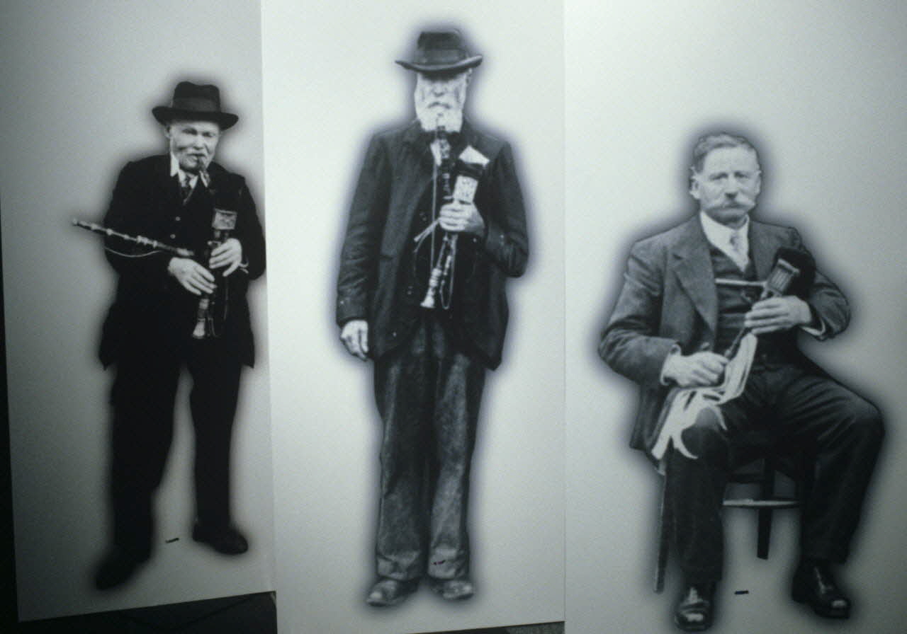 photographie MNATP. Exposition. Souffler c'est jouer : chabretaires et cornemuses à miroirs du Limousin (14 avril 1999 - 30 août 1999) Ph.1999.60.33 Photo