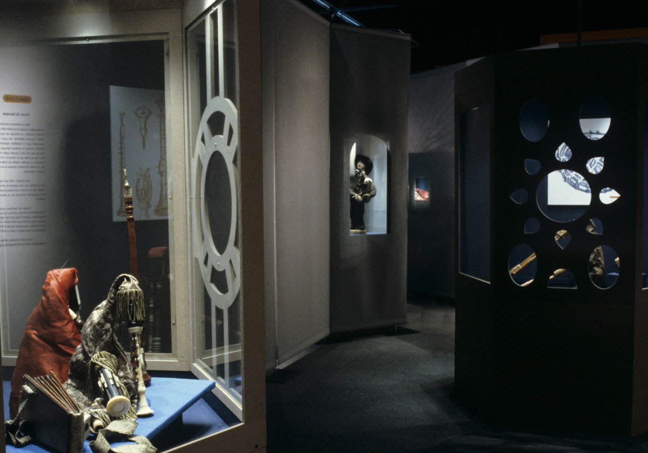 photographie MNATP. Exposition. Souffler c'est jouer : chabretaires et cornemuses à miroirs du Limousin (14 avril 1999 - 30 août 1999) Ph.1999.60.37 Photo