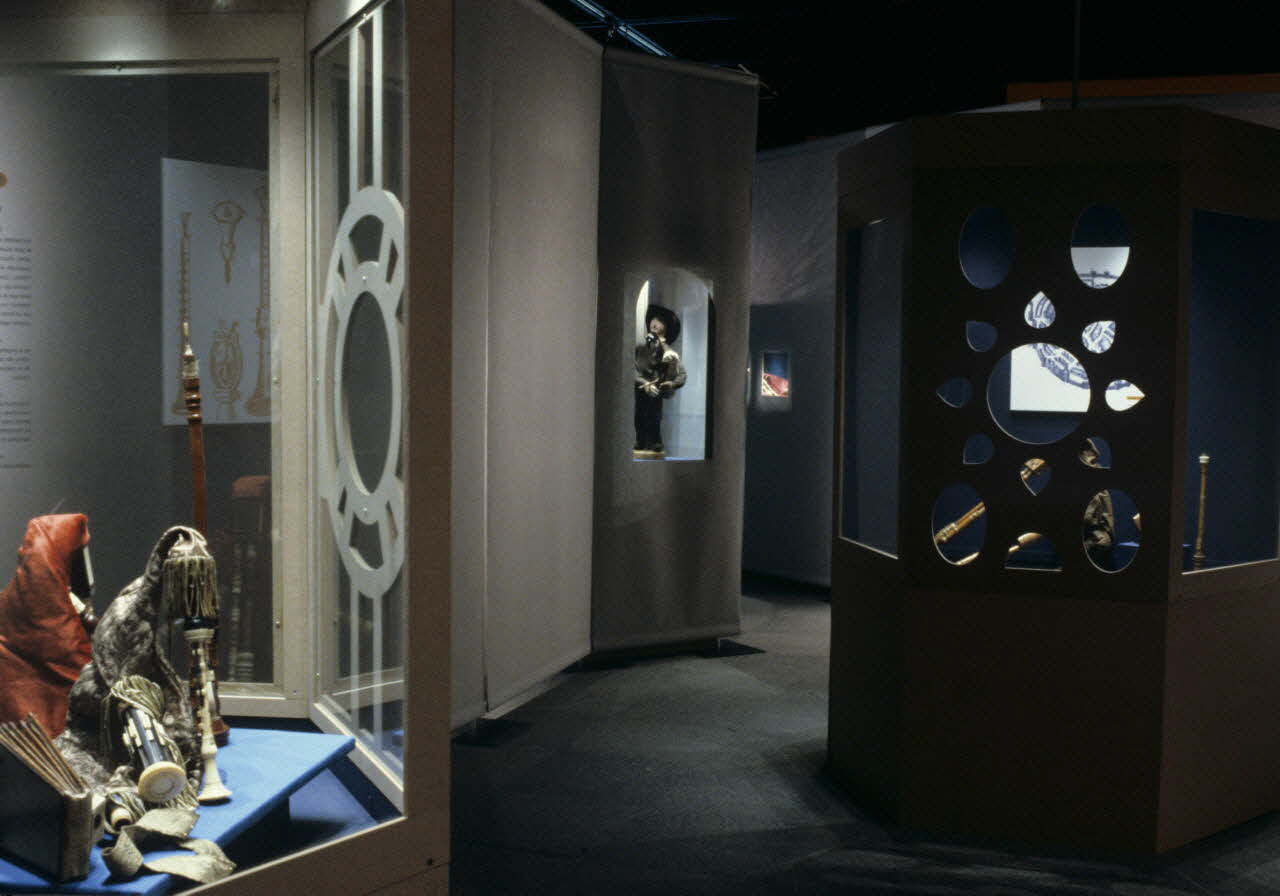 photographie MNATP. Exposition. Souffler c'est jouer : chabretaires et cornemuses à miroirs du Limousin (14 avril 1999 - 30 août 1999) Ph.1999.60.41 Photo