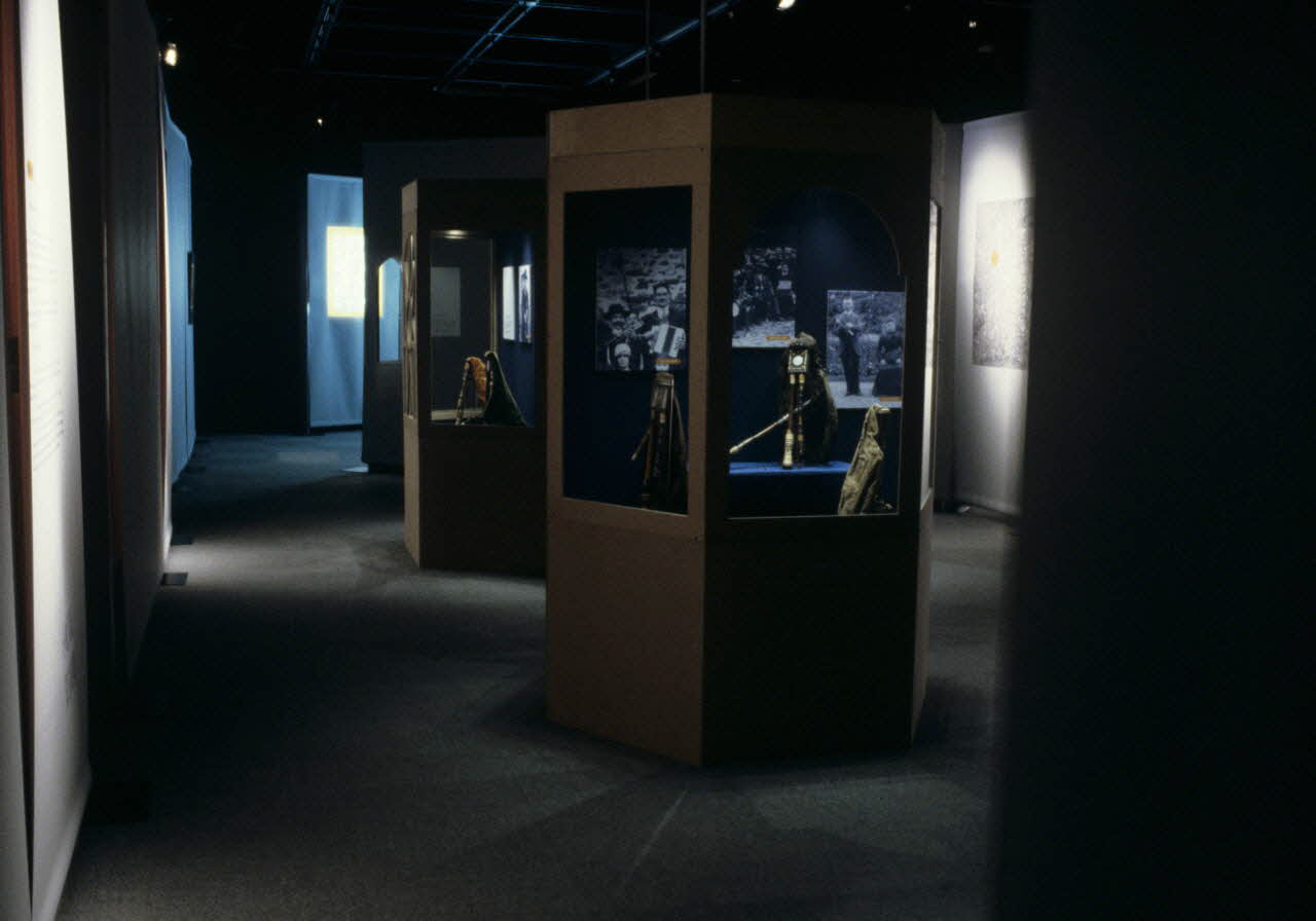 photographie MNATP. Exposition. Souffler c'est jouer : chabretaires et cornemuses à miroirs du Limousin (14 avril 1999 - 30 août 1999) Ph.1999.60.46 Photo